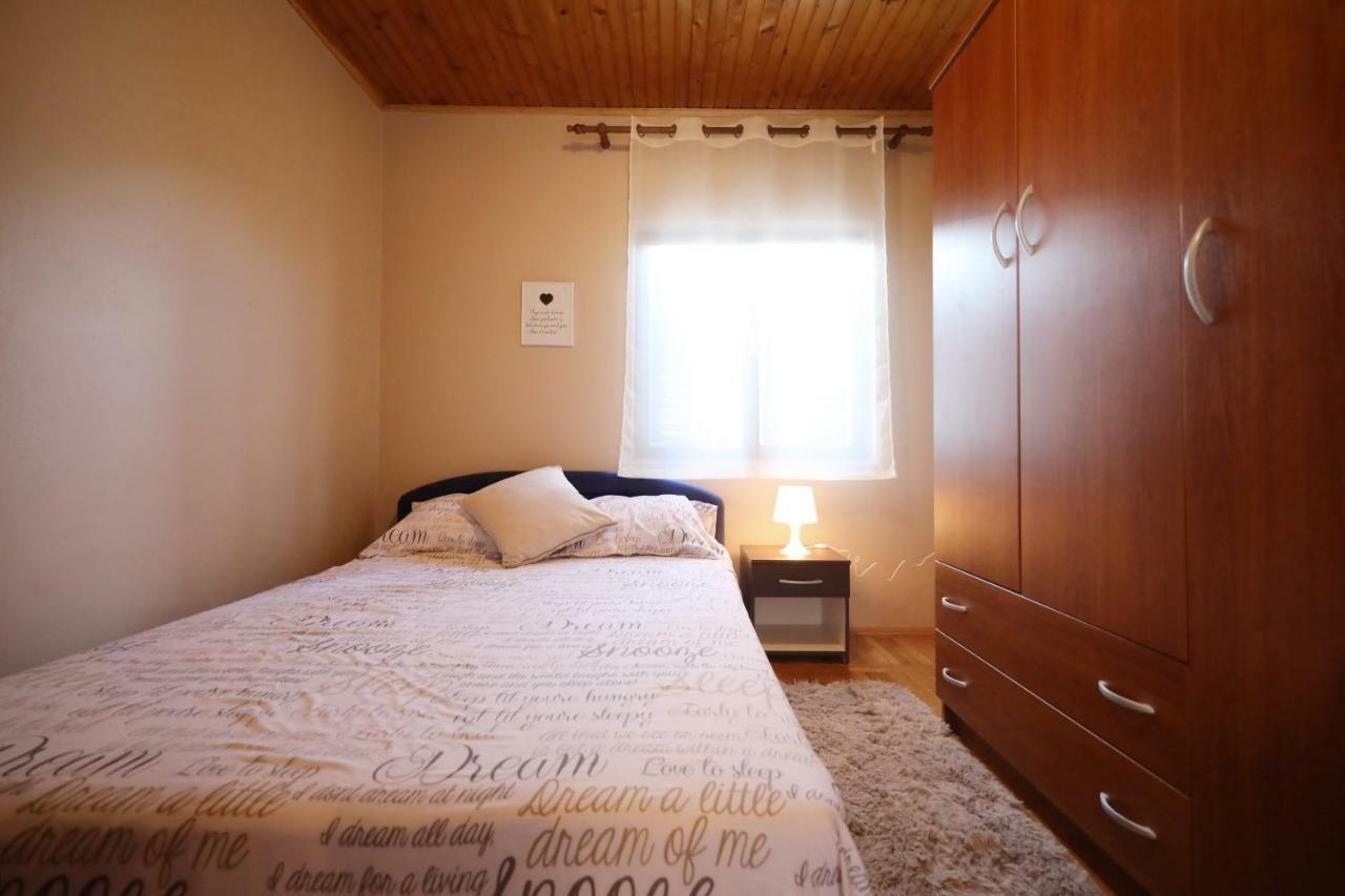 Leona Apartment Sukosan Exterior photo